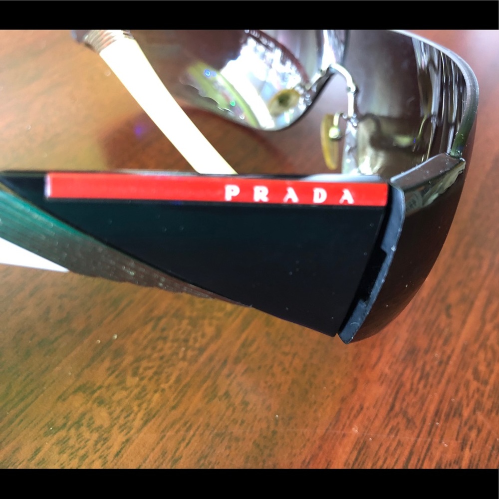 Unisex Prada 🌞 glasses authentic serial # is here